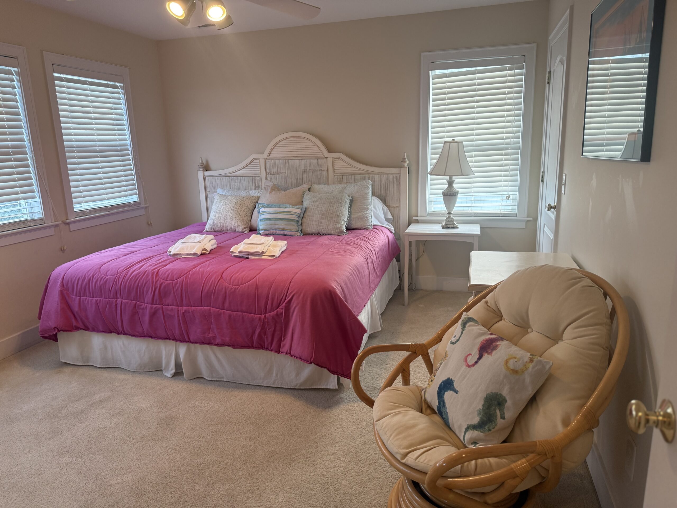 Amenity: <span>Beds made upon arrival. Bed linens are included with stay.</span>
